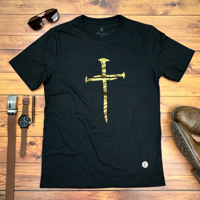 Foto de Camiseta Masc PT Cruz e Prego